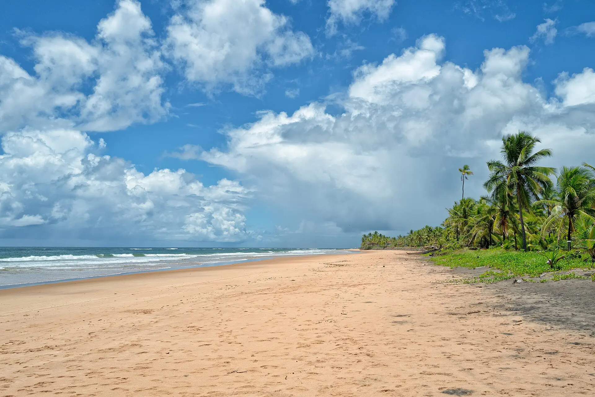 Península de Maraú beach under a cloudy sky