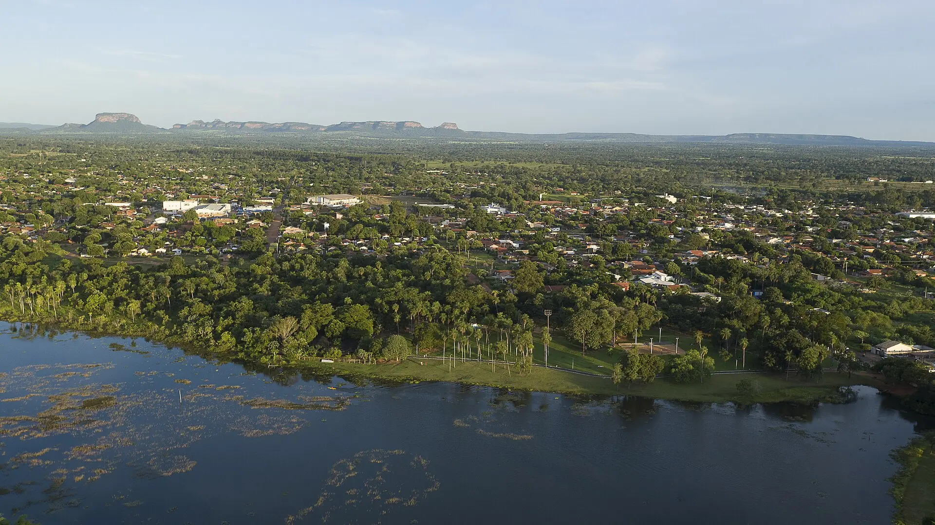 Lagoa em época de cheia, ao fim da tarde
